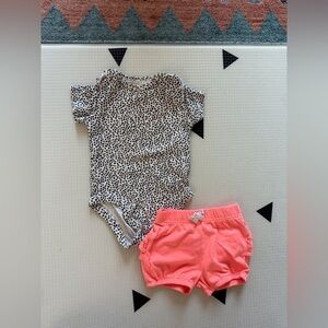Old Navy|Baby girl outfit,coral bloomer shorts & leopard print bodysuit•12-18M